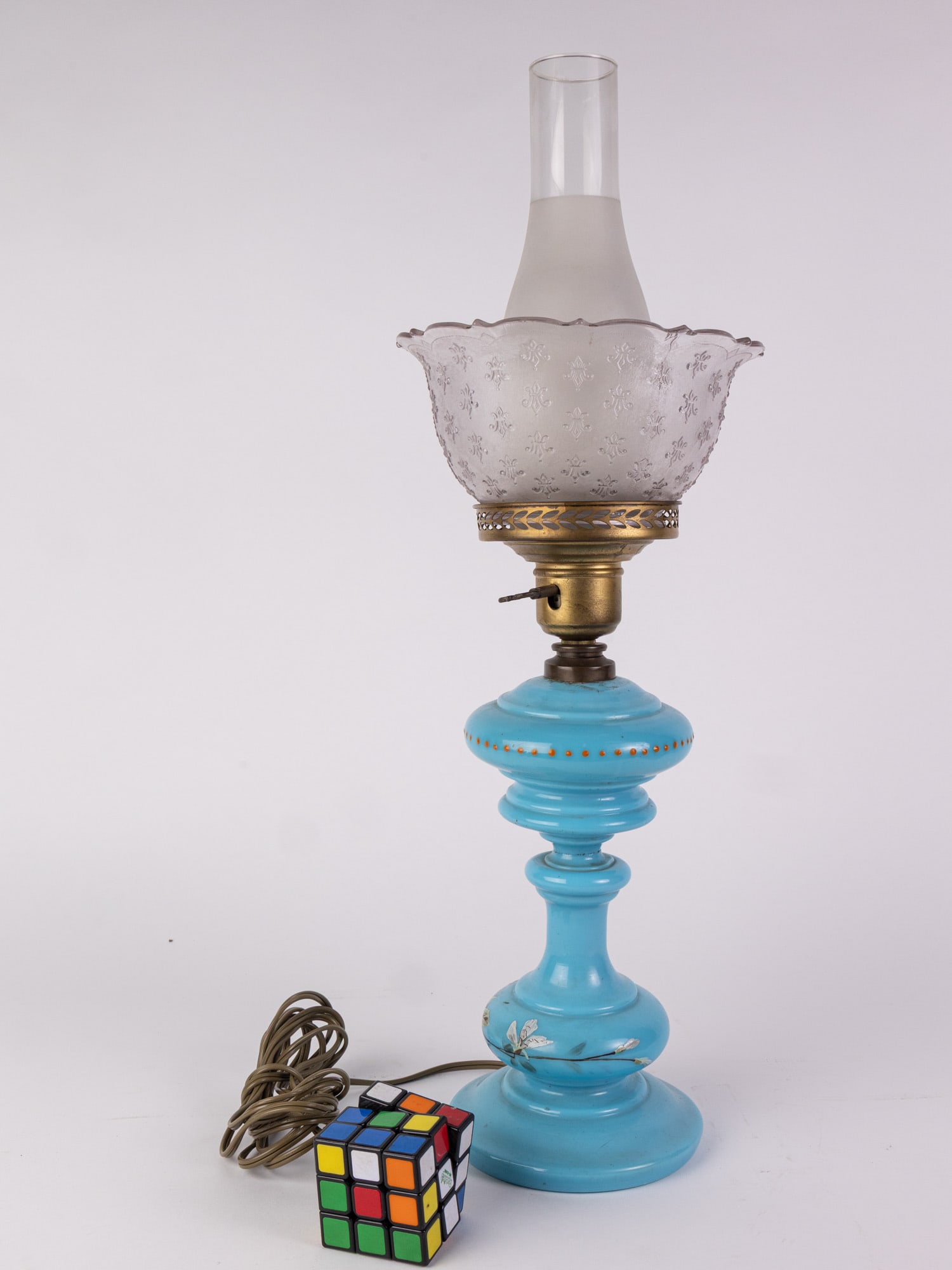 Vintage Floral Pattern Hurricane Lamp with Glass Fleur-de-Lis Shade - 2