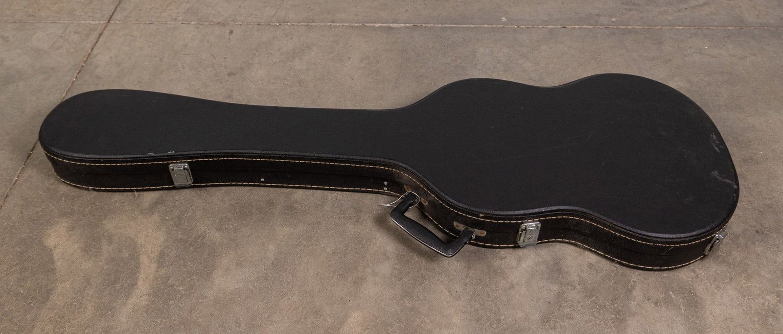 Vintage Thin Body Electric Guitar Case: Vintage Thin Body Electric Guitar Case Literature Brooks Auction – Online Auction Terms & Conditions Contact: (856) 694-2960 | info@brooks.auction READ BEFORE YOU BID: We want you to feel
