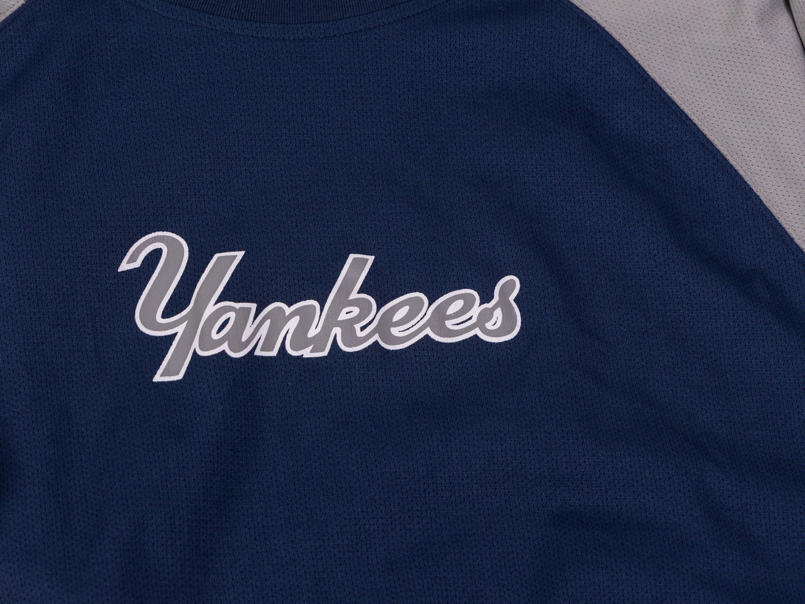Two Pieces of New York Yankees Apparel - 3