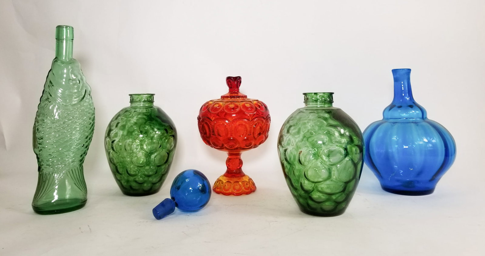 Assorted Art Glass: Assorted Art Glass Size 7"x 12" x 12" Literature Brooks Auction – Online Auction Terms & Conditions Contact: (856) 694-2960 | info@brooks.auction READ BEFORE YOU BID: We want you to feel