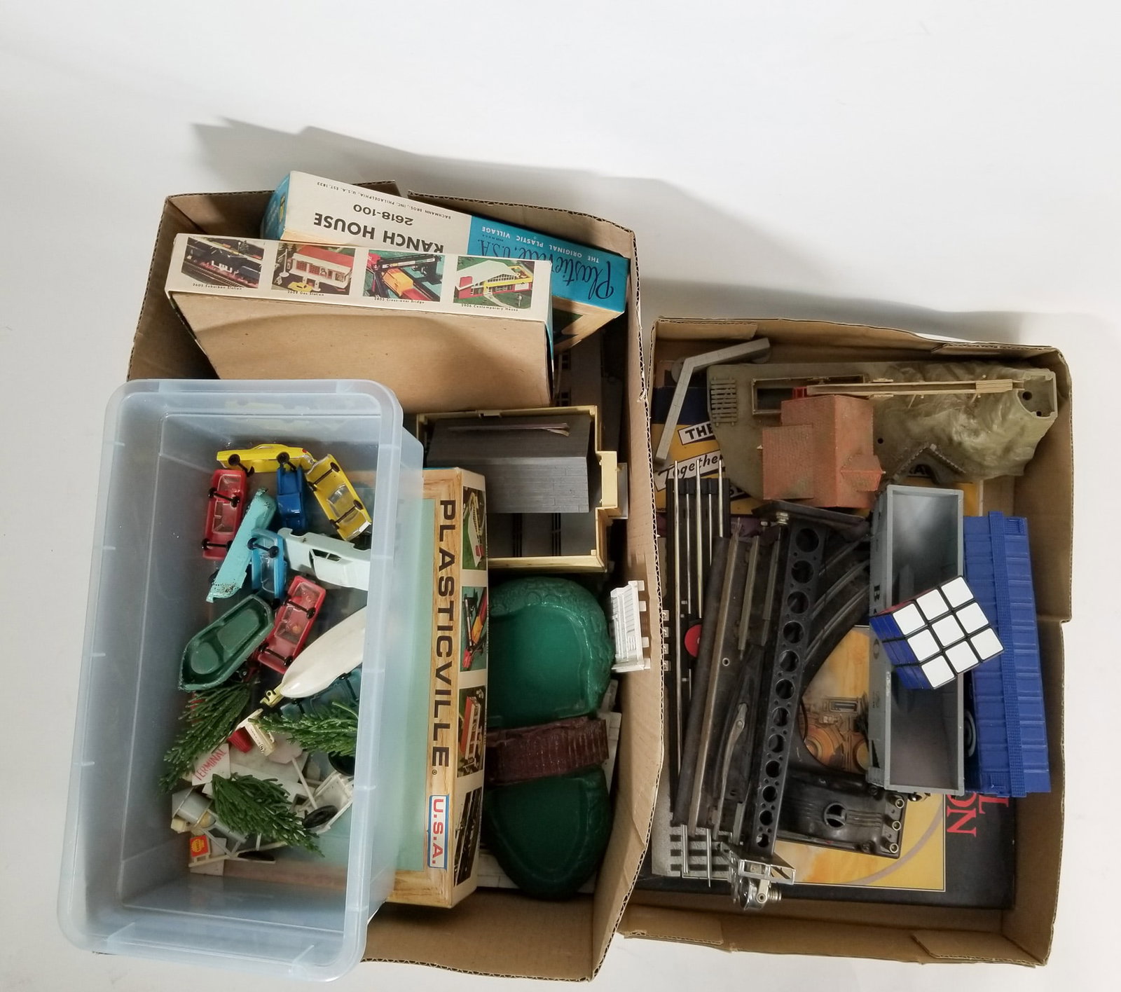 Lot of Assorted Vintage Model Trains and Accessories - 2