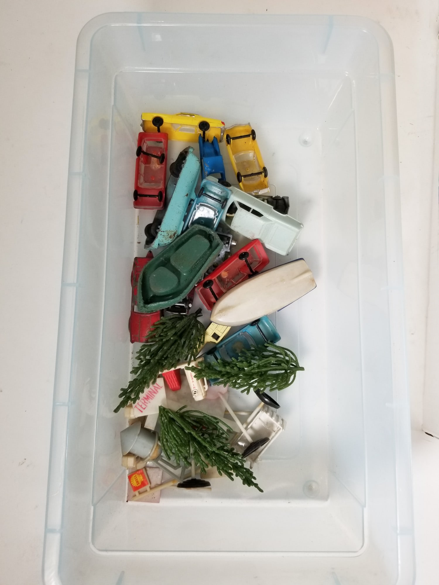 Lot of Assorted Vintage Model Trains and Accessories - 4