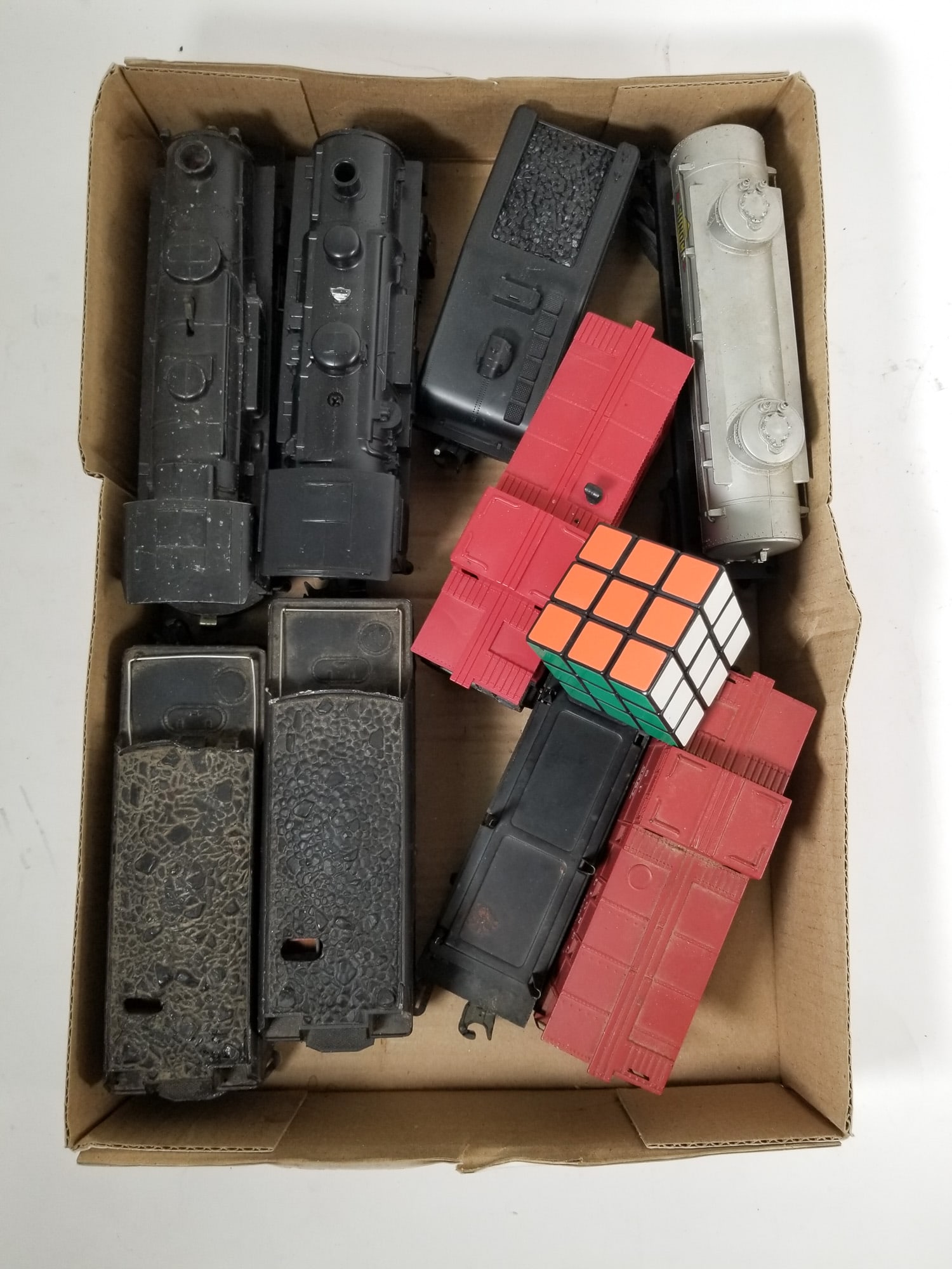 Lot of Assorted Vintage Model Trains Featuring Lionel Locos - 2