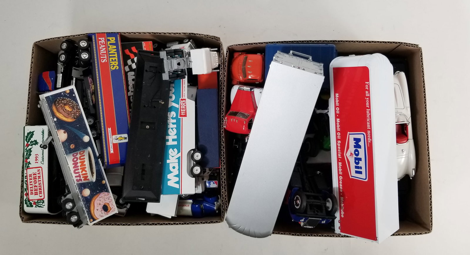 Assortment of Vintage Diecast Automobiles ft. Lionel: Assortment of Vintage Diecast Automobiles ft. Lionel Size 7" x 12' x 12" Literature Brooks Auction – Online Auction Terms & Conditions Contact: (856) 694-2960 | info@brooks.auction READ BEFORE