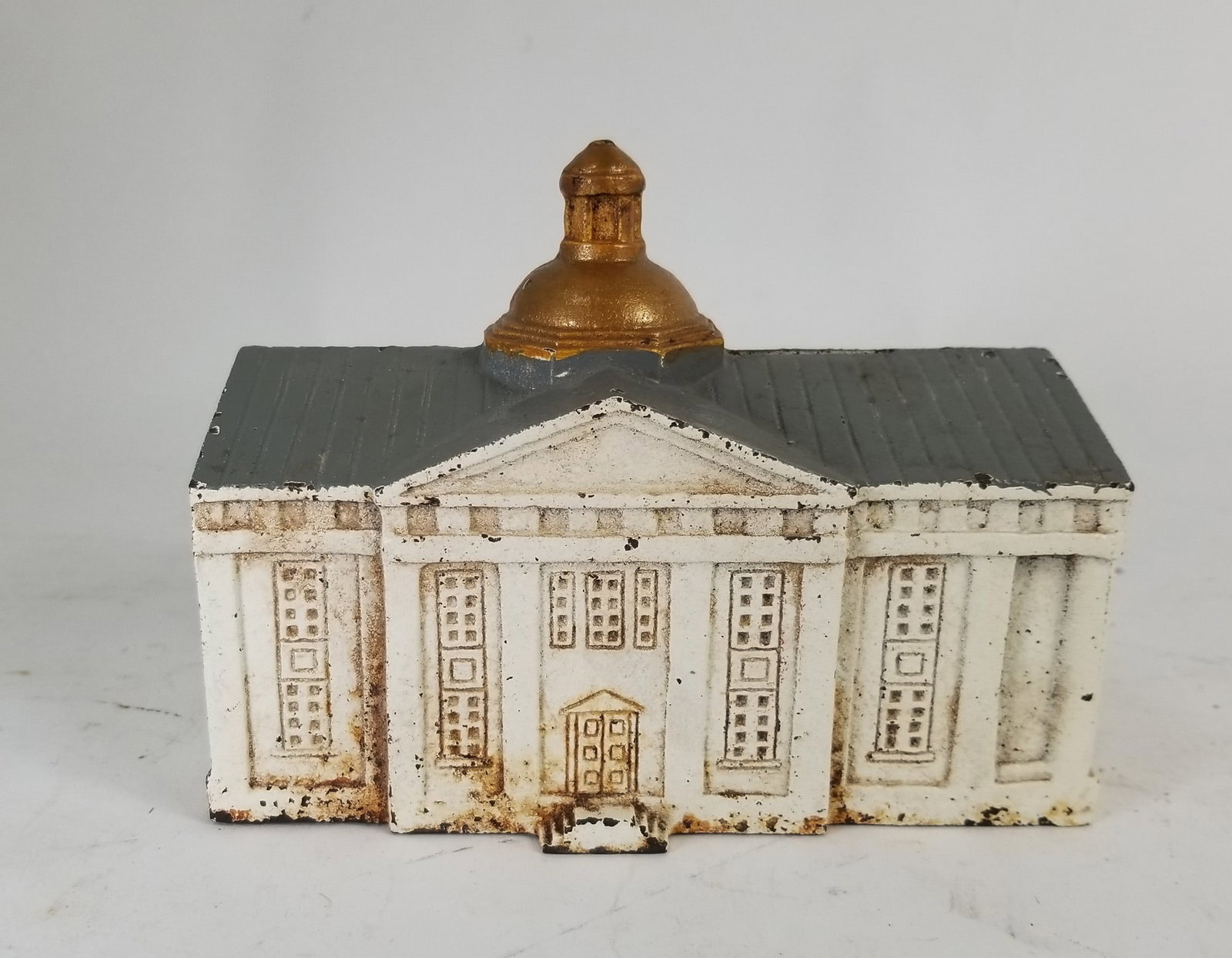 Lynchburg, VA Courthouse Cast Iron Still Bank (1 of 4)