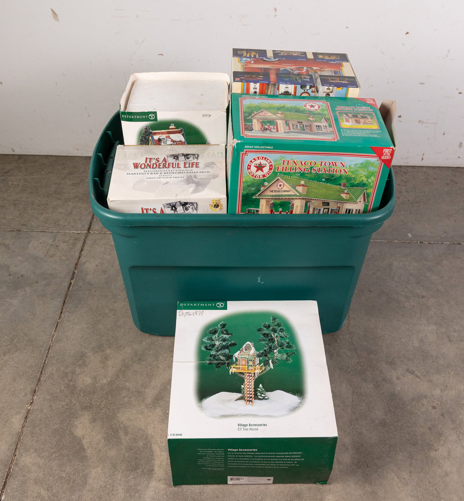 Assortment of Vintage Train Village Collectibles ft. Texaco: Assortment of Vintage Train Village Collectibles ft. Texaco Literature Brooks Auction – Online Auction Terms & Conditions Contact: (856) 694-2960 | info@brooks.auction READ BEFORE YOU BID: We