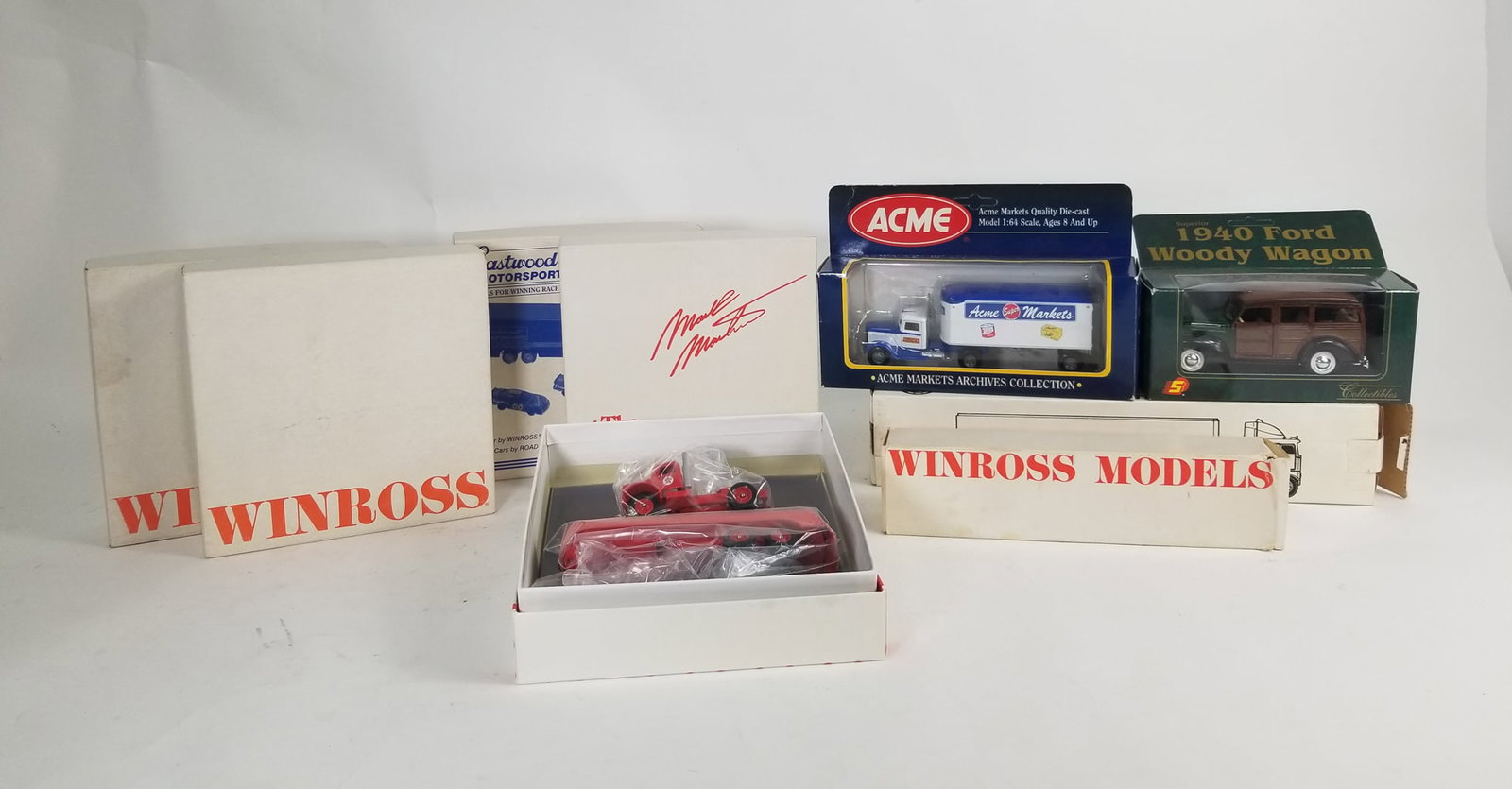 Vintage Die-Cast Collectible Automobiles ft. Winross: Vintage Die-Cast Collectible Automobiles ft. Winross Size 7" x 12" x 12" Literature Brooks Auction – Online Auction Terms & Conditions Contact: (856) 694-2960 | info@brooks.auction READ BEFORE