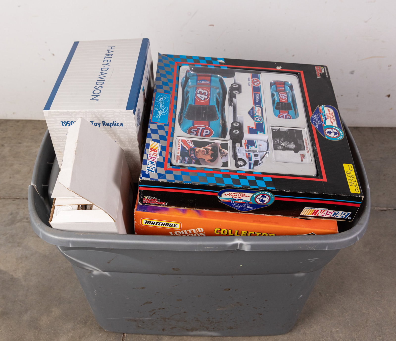 Large Assortment of Vintage Automobiles: Large Assortment of Vintage Automobiles Size 16" x 25" x 19" Literature Brooks Auction – Online Auction Terms & Conditions Contact: (856) 694-2960 | info@brooks.auction READ BEFORE YOU BID: We
