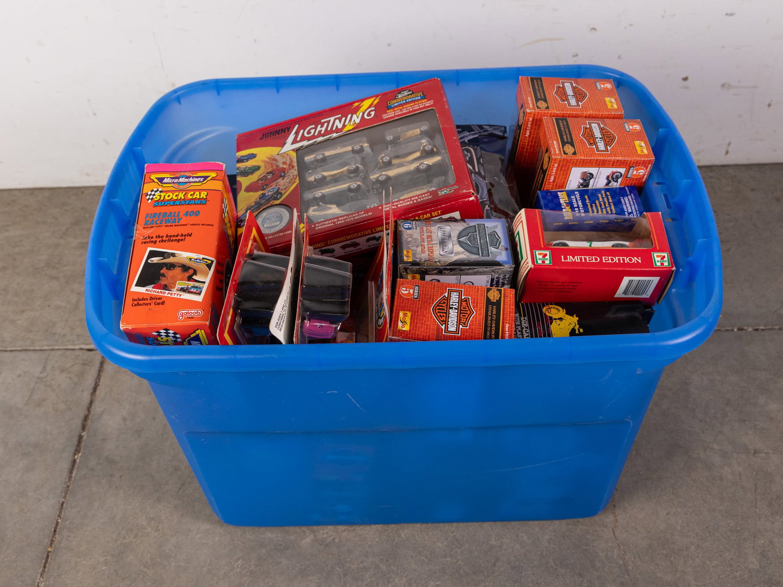 Large Assortment of Vintage Diecast Automobiles ft. Johnny Lightning Limited Edition: Large Assortment of Vintage Diecast Automobiles ft. Johnny Lightning Limited Edition Size 15" x 26" x 17" Literature Brooks Auction – Online Auction Terms & Conditions Contact: (856) 694-2960 |