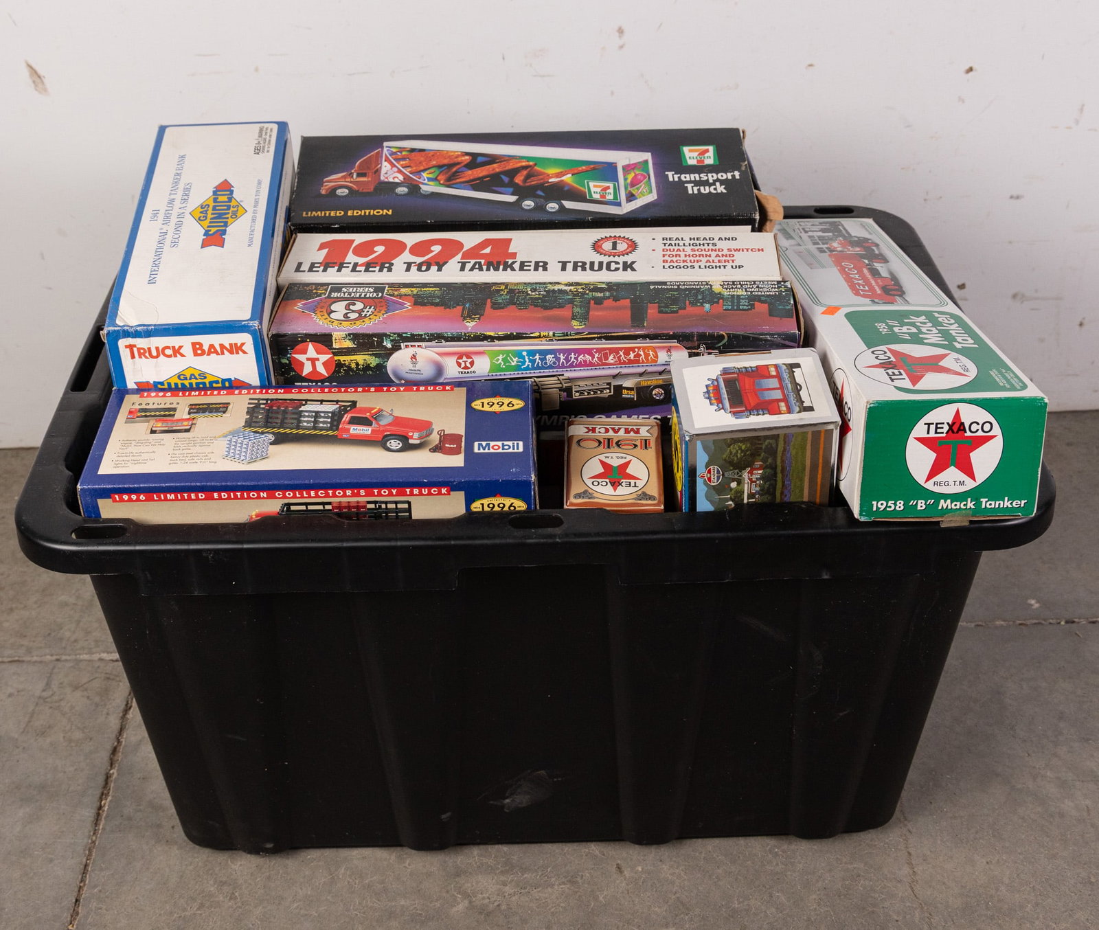 Large Assortment of VIntage Diecast Trucks: Large Assortment of VIntage Diecast Trucks Literature Brooks Auction – Online Auction Terms & Conditions Contact: (856) 694-2960 | info@brooks.auction READ BEFORE YOU BID: We want you to feel