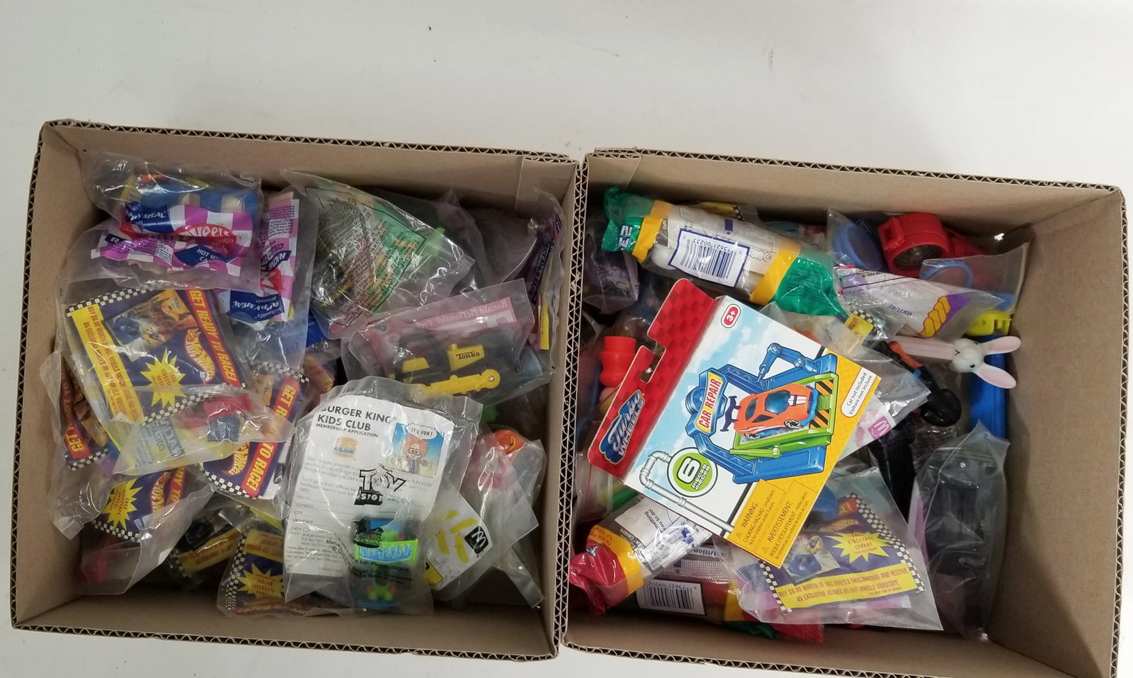 Assorted Vintage Toys & Collectibles: Assorted Vintage Toys & Collectibles Size 7" x 12" x 12" Literature Brooks Auction – Online Auction Terms & Conditions Contact: (856) 694-2960 | info@brooks.auction READ BEFORE YOU BID: We want
