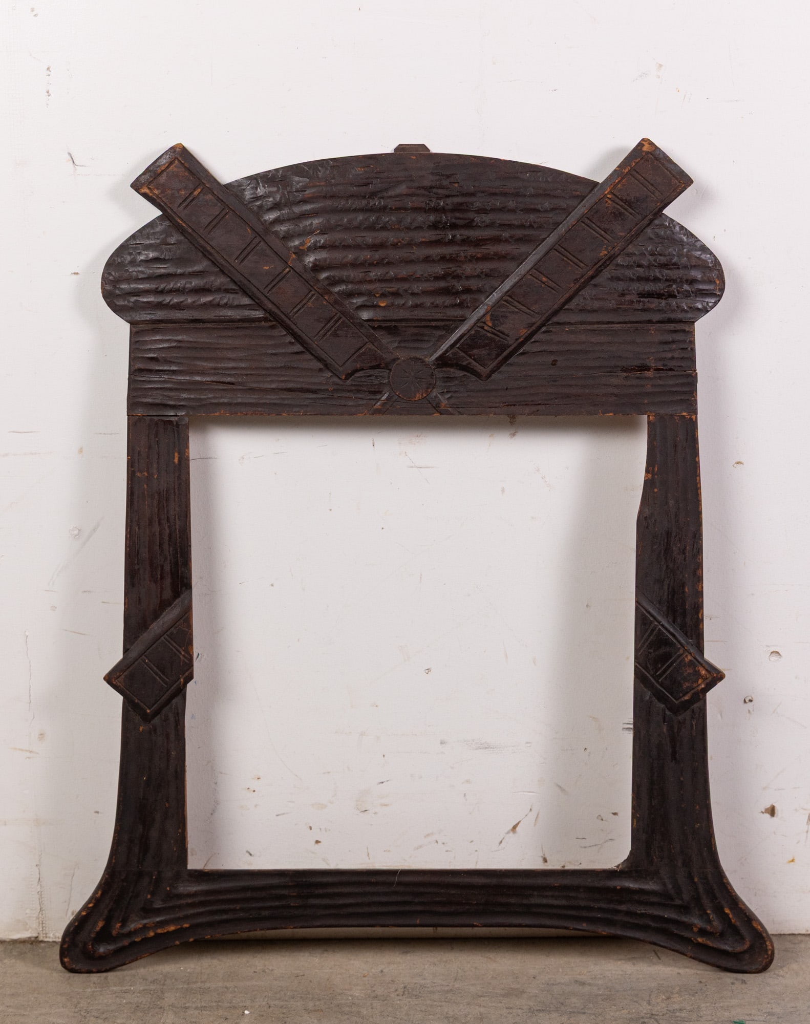 Antique Folk Art Hand Carved Windmill Motif Wood Frame: Antique Folk Art Hand Carved Windmill Motif Wood Frame Size 28" x 24" Literature Brooks Auction – Online Auction Terms & Conditions Contact: (856) 694-2960 | info@brooks.auction READ BEFORE
