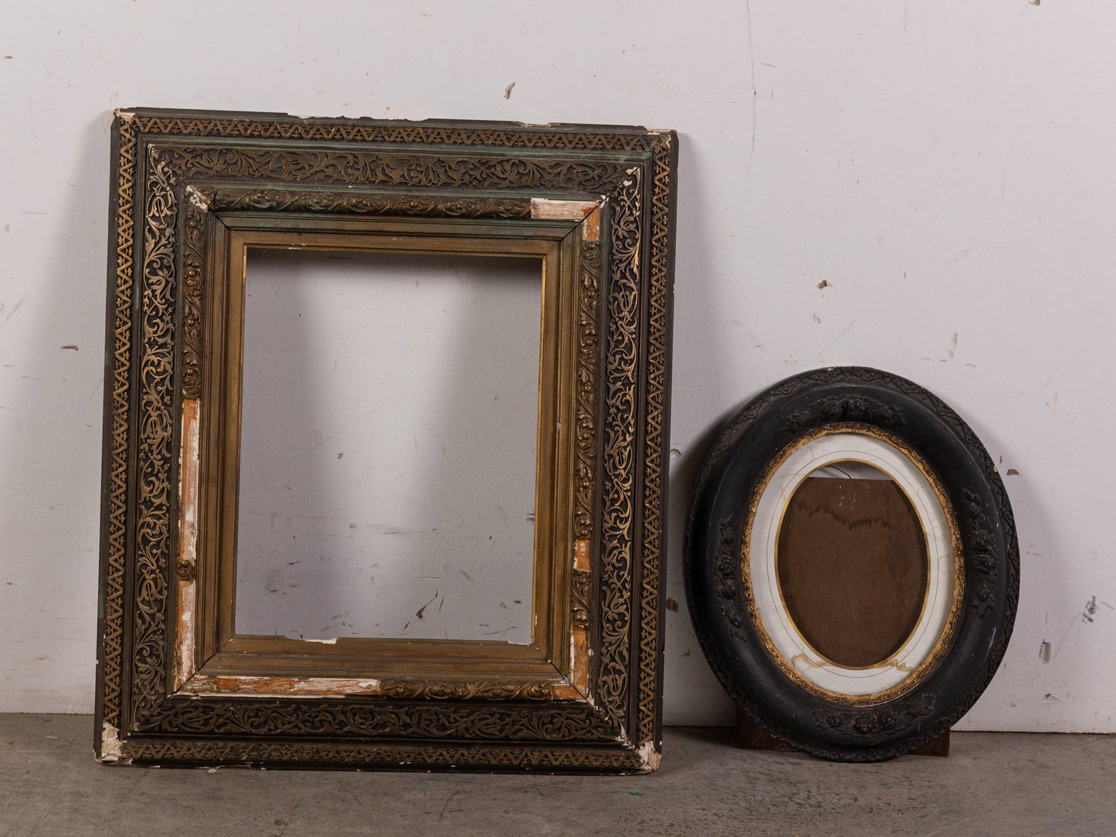 Pair of Antique Frames: Pair of Antique Frames Size 23" x 20" Literature Brooks Auction – Online Auction Terms & Conditions Contact: (856) 694-2960 | info@brooks.auction READ BEFORE YOU BID: We want you to feel