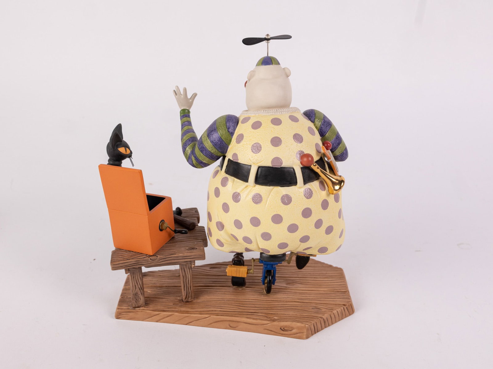 "A Frightful Sight" WDCC Tear-Away Face Clown Figurine - 4