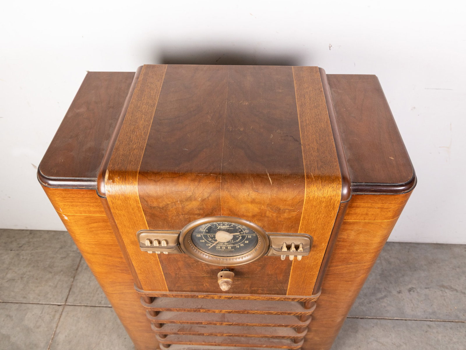 Zenith Long Distance Floor Console Tube Radio Model 10-S-464 - 3