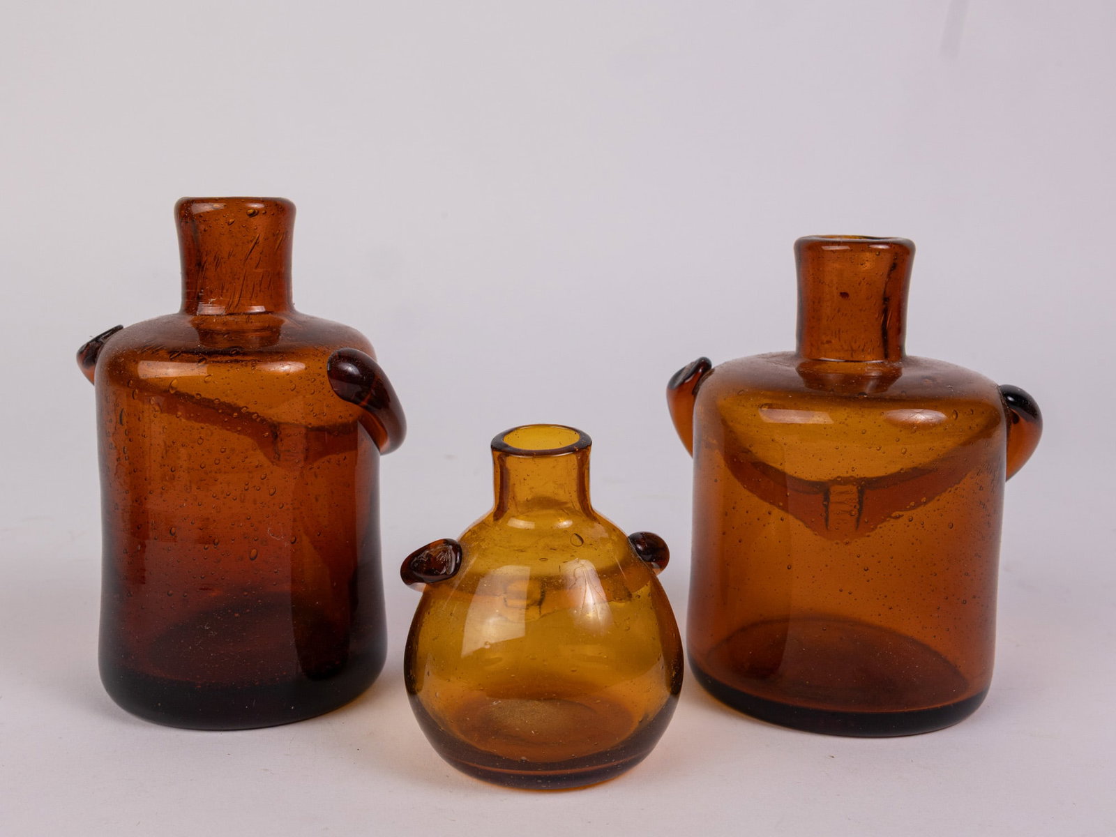 Eric Hoglund Signed Set of Three MCM Figural Amber Vessels - 4