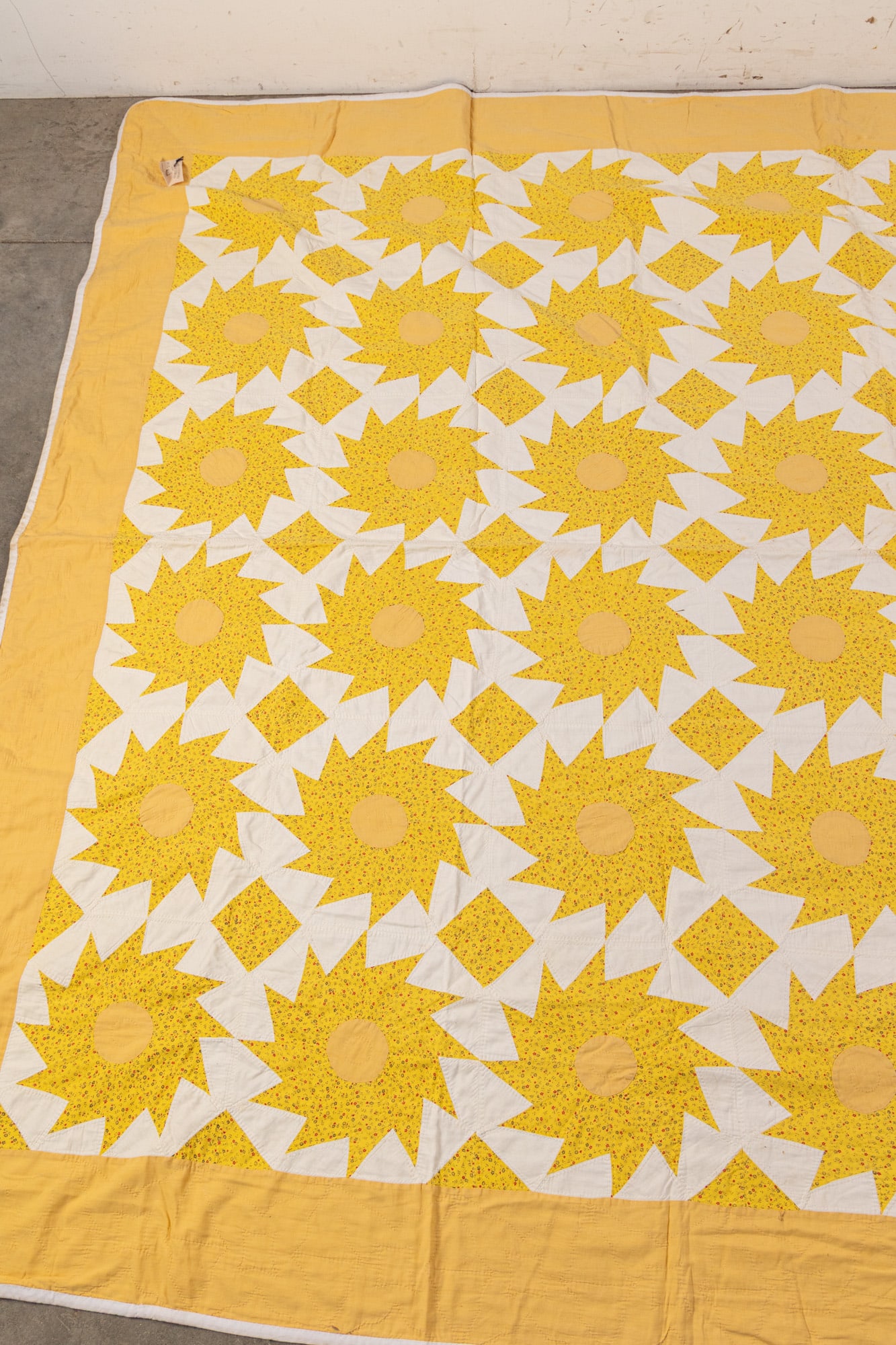 Vintage Yellow Star Motif Quilt - 3