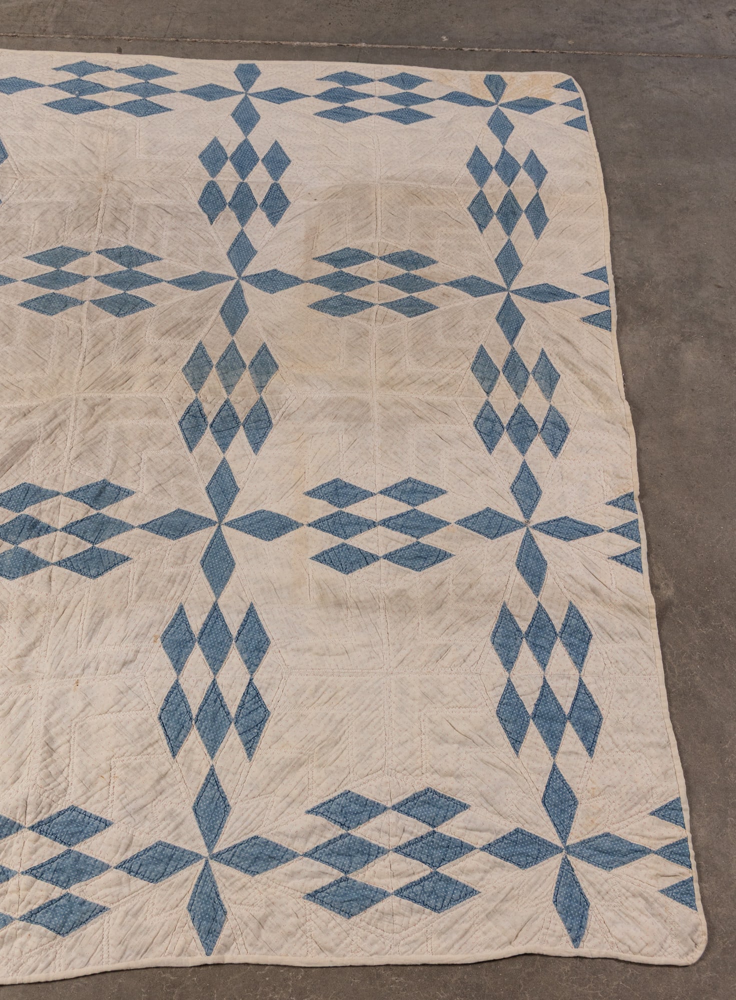 Vintage Blue Diamond Pattern Quilt - 3