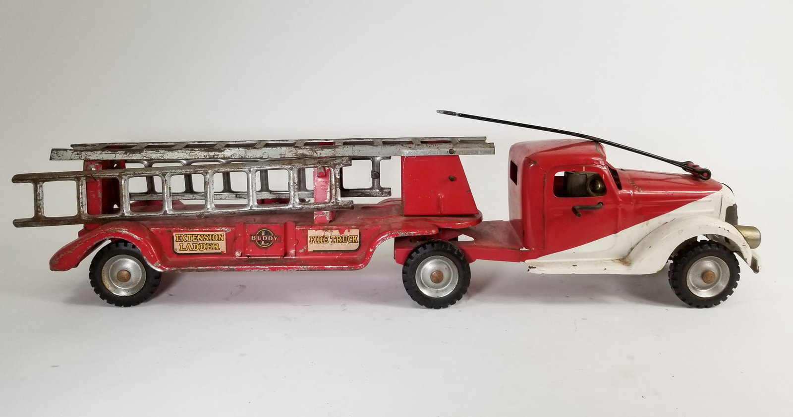 Vintage Buddy L "Sit-n-Ride" Extension Ladder Fire Truck: Vintage Buddy L "Sit-n-Ride" Extension Ladder Fire Truck - missing seat piece Size 6" x 32" x 7" Literature Brooks Auction – Online Auction Terms & Conditions Contact: (856) 694-2960 |