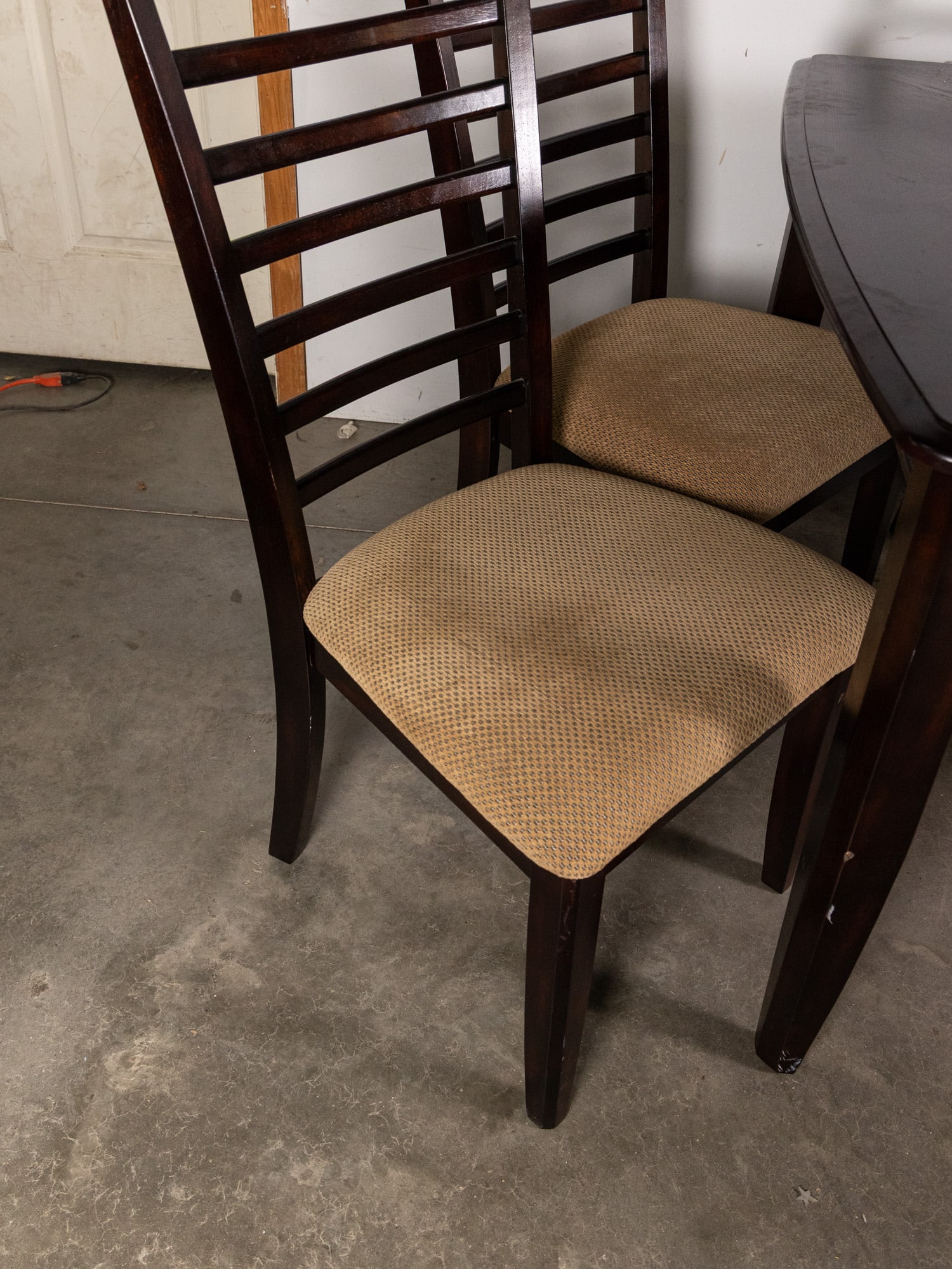 Contemporary Dining Table and Six Chairs - 8