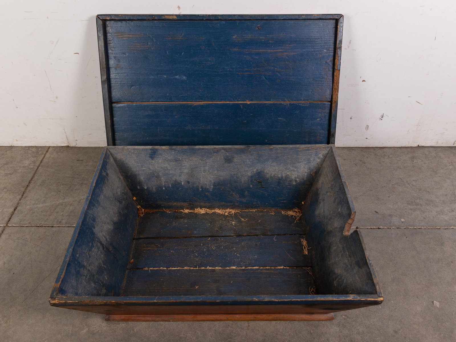 Antique Primitive Dough Box with Cast Iron Ornate Handles - 3