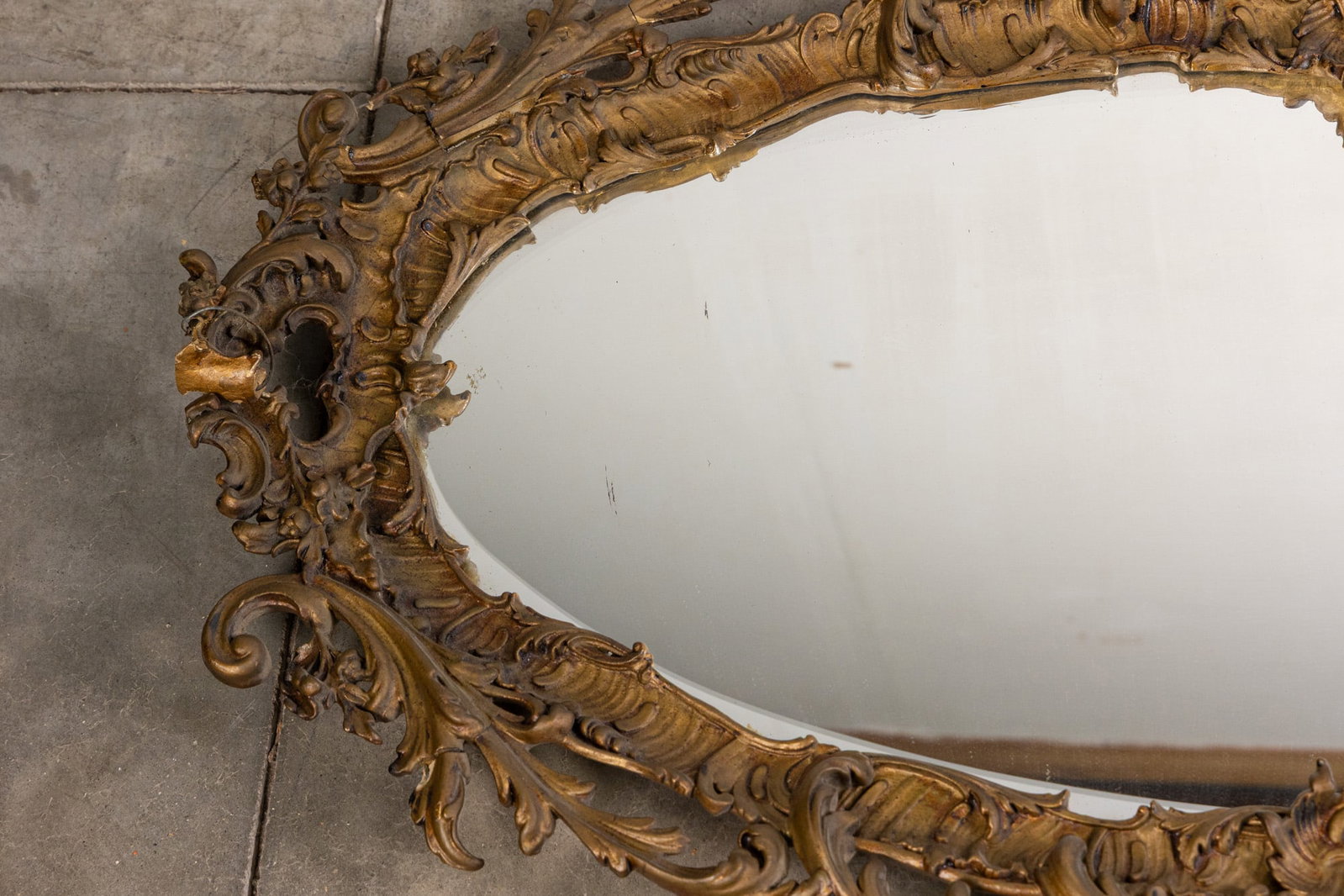Antique Oval Gilded Foliate Wall Mirror - 2