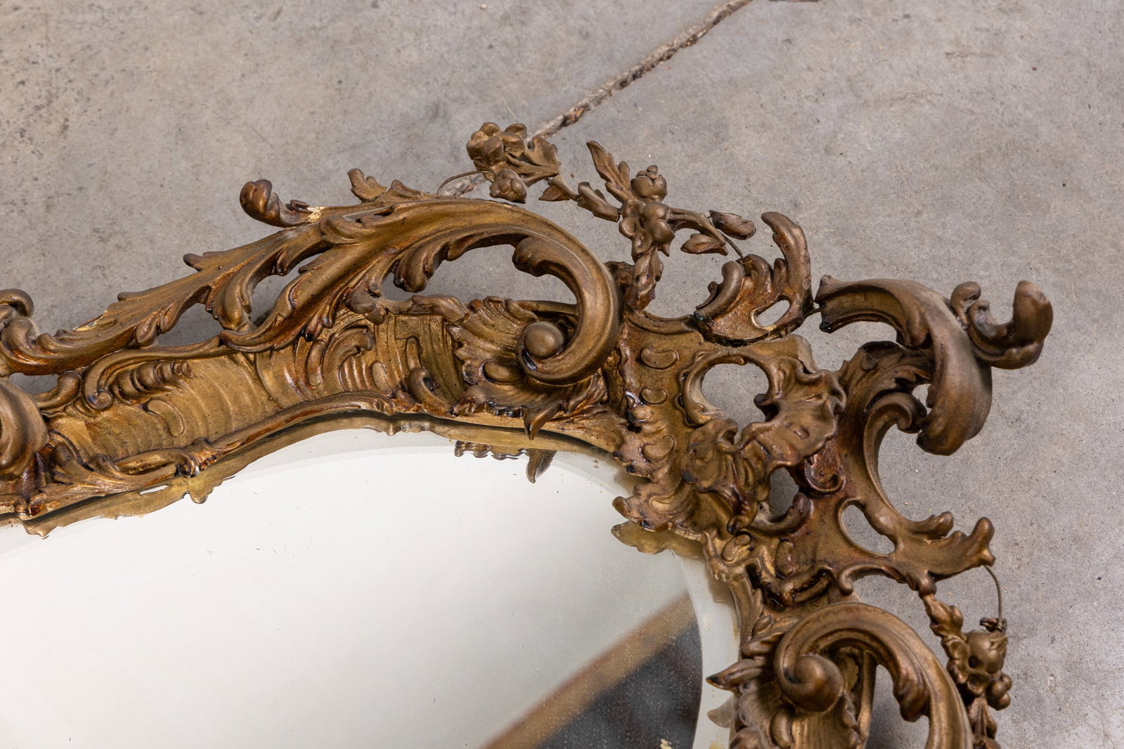 Antique Oval Gilded Foliate Wall Mirror - 5