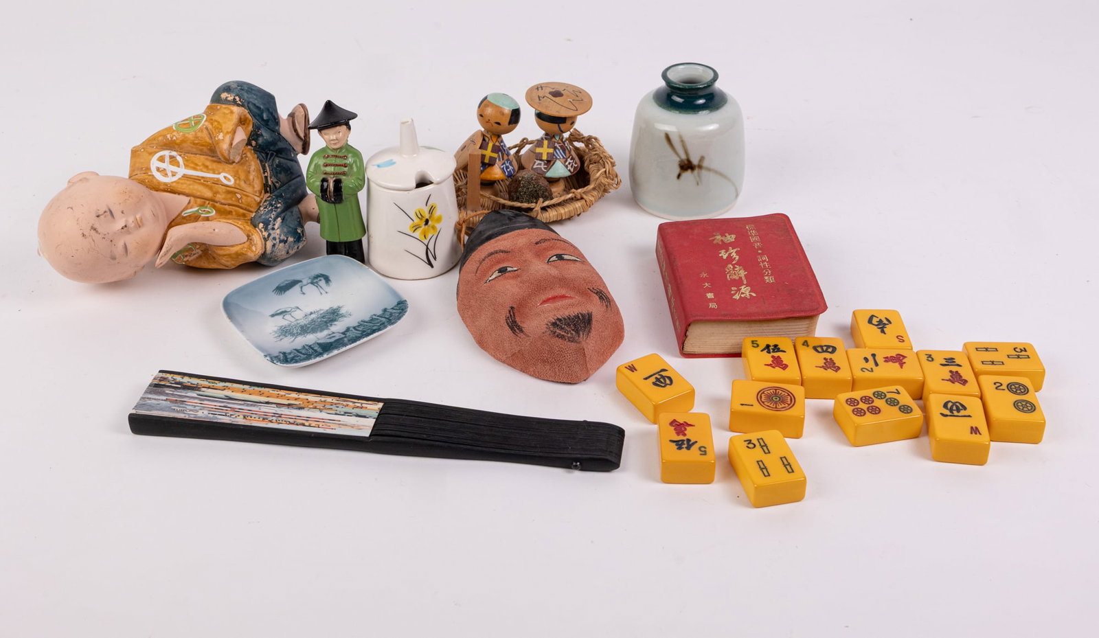 Vintage Asian Decor Assortment Lot: Vintage Asian Decor Assortment Lot Size 7" x 12" x 12" Literature Brooks Auction – Online Auction Terms & Conditions Contact: (856) 694-2960 | info@brooks.auction READ BEFORE YOU BID: We want