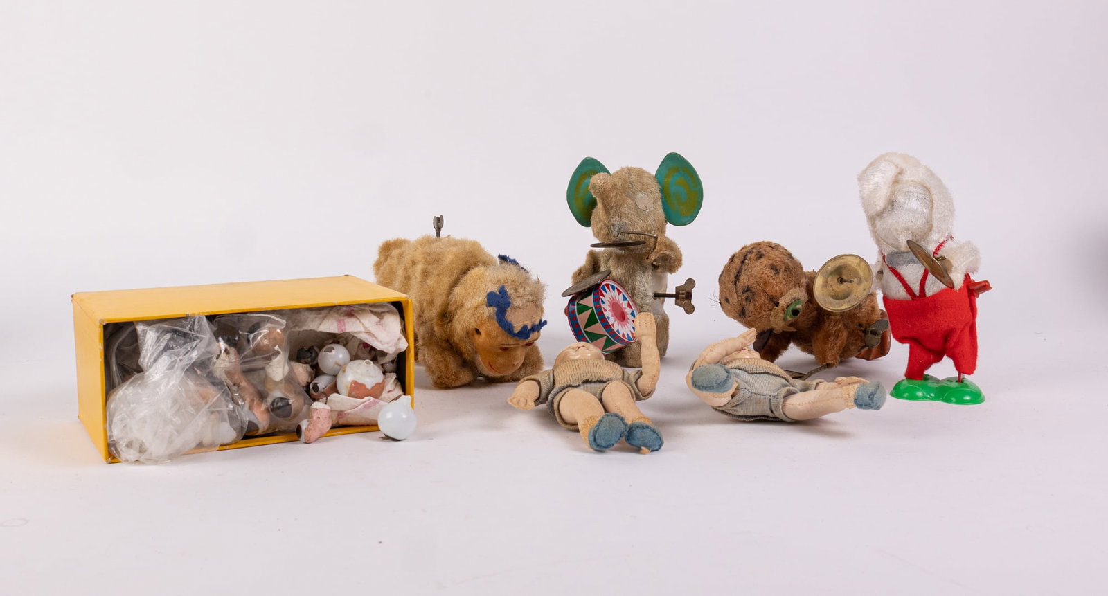Lot of Assorted Vintage Wind-Up Toys and Dolls: Lot of Assorted Vintage Wind-Up Toys and Dolls Size 7" x 12" x 12" Literature Brooks Auction – Online Auction Terms & Conditions Contact: (856) 694-2960 | info@brooks.auction READ BEFORE YOU