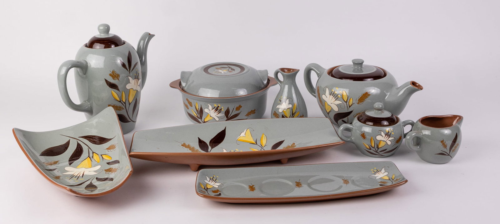 Vintage Stangl Pottery "Golden Harvest" Assortment: Vintage Stangl Pottery "Golden Harvest" Assortment Size 7" x 12" x 12" Literature Brooks Auction – Online Auction Terms & Conditions Contact: (856) 694-2960 | info@brooks.auction READ BEFORE