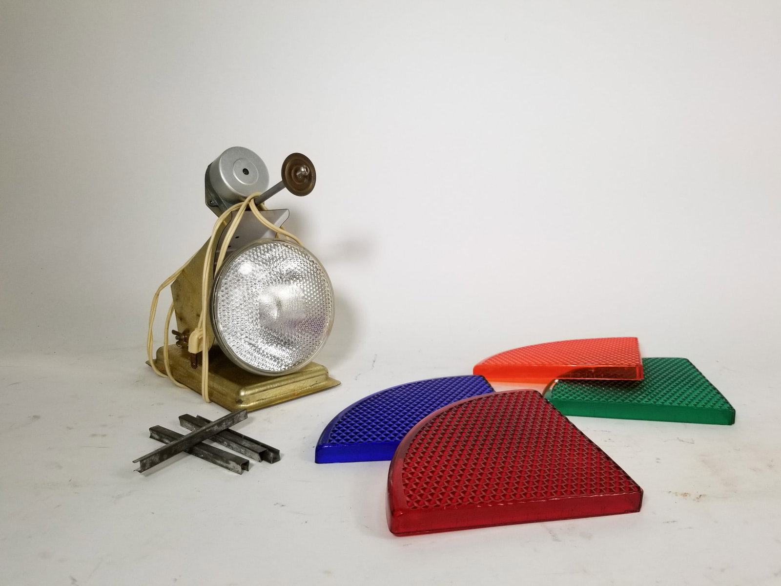 Vintage Penetray Motorized Christmas Tree Color Wheel: Vintage Penetray Motorized Christmas Tree Color Wheel Size 7" x 12" x 12" Literature Brooks Auction – Online Auction Terms & Conditions Contact: (856) 694-2960 | info@brooks.auction READ BEFORE