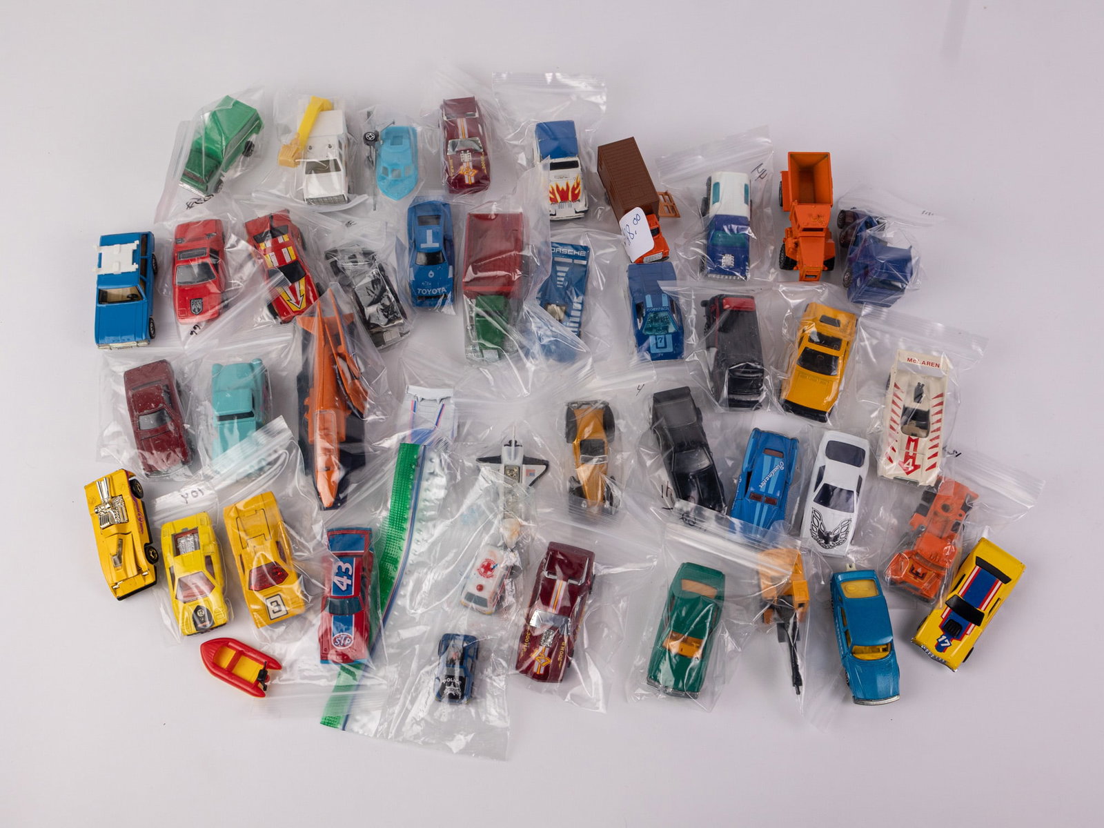 Assorted Vintage Die Cast Miniature Toy Cars Featuring Hotwheels: Assorted Vintage Die Cast Miniature Toy Cars Featuring Hotwheels Size 7" x 12" x 12" Literature Brooks Auction – Online Auction Terms & Conditions Contact: (856) 694-2960 | info@brooks.auction