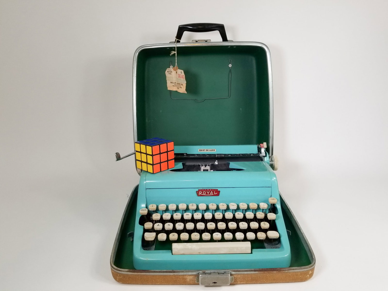 Vintage Royal Quiet Deluxe Typewriter - 2