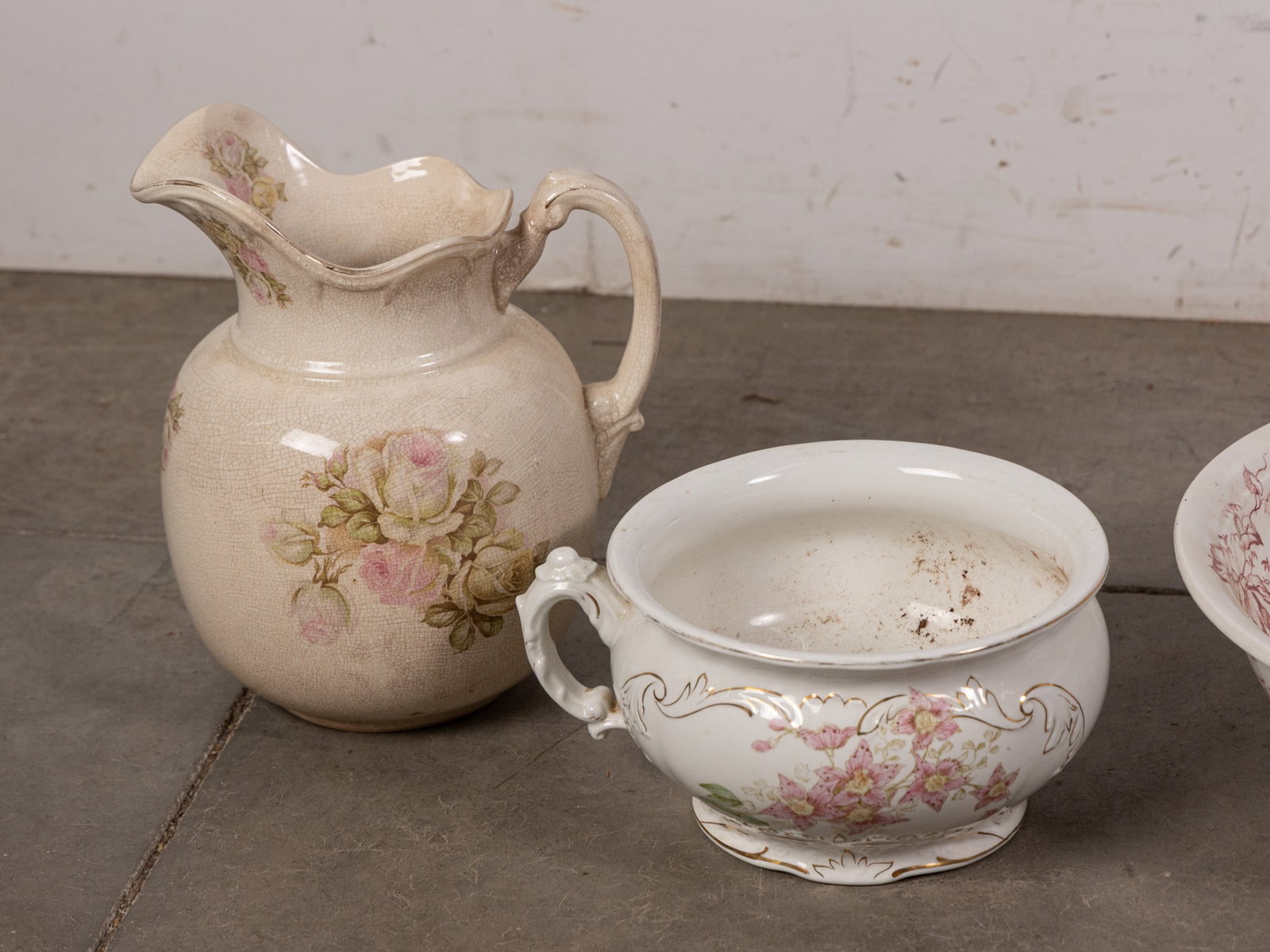 Assorted Vintage Ceramic Washroom Pieces - 2