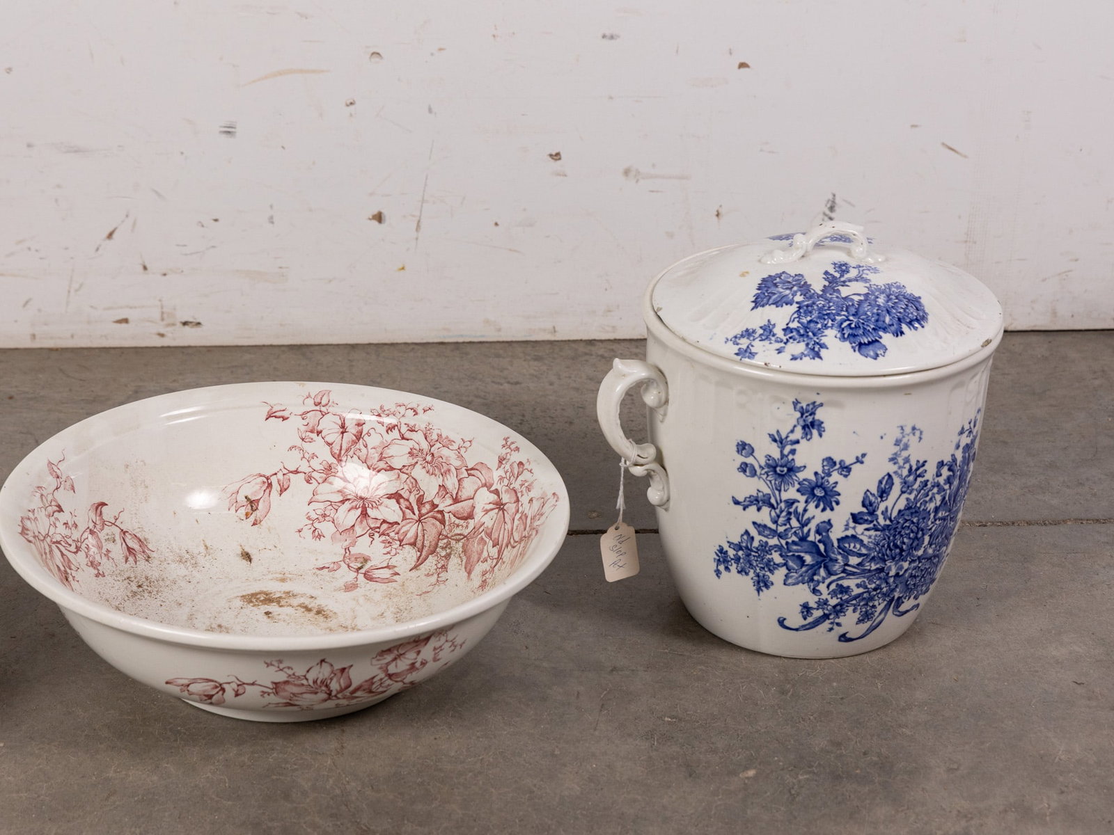 Assorted Vintage Ceramic Washroom Pieces - 3