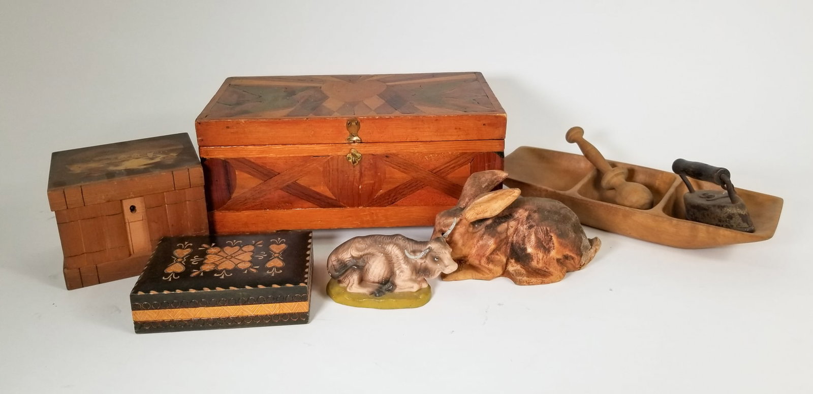 Vintage Assortment Lot ft. Wood Boxes: Vintage Assortment Lot ft. Wood Boxes Size 7" x 12" x 12" Literature Brooks Auction – Online Auction Terms & Conditions Contact: (856) 694-2960 | info@brooks.auction READ BEFORE YOU BID: We