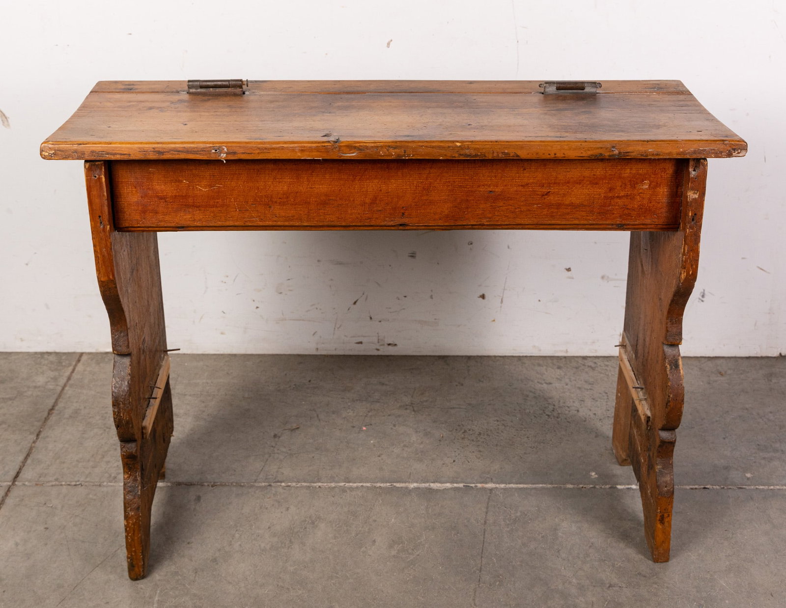 Primitive Antique Bench with Storage Compartment: Primitive Antique Bench with Storage Compartment Literature Brooks Auction – Online Auction Terms & Conditions Contact: (856) 694-2960 | info@brooks.auction READ BEFORE YOU BID: We want you to f