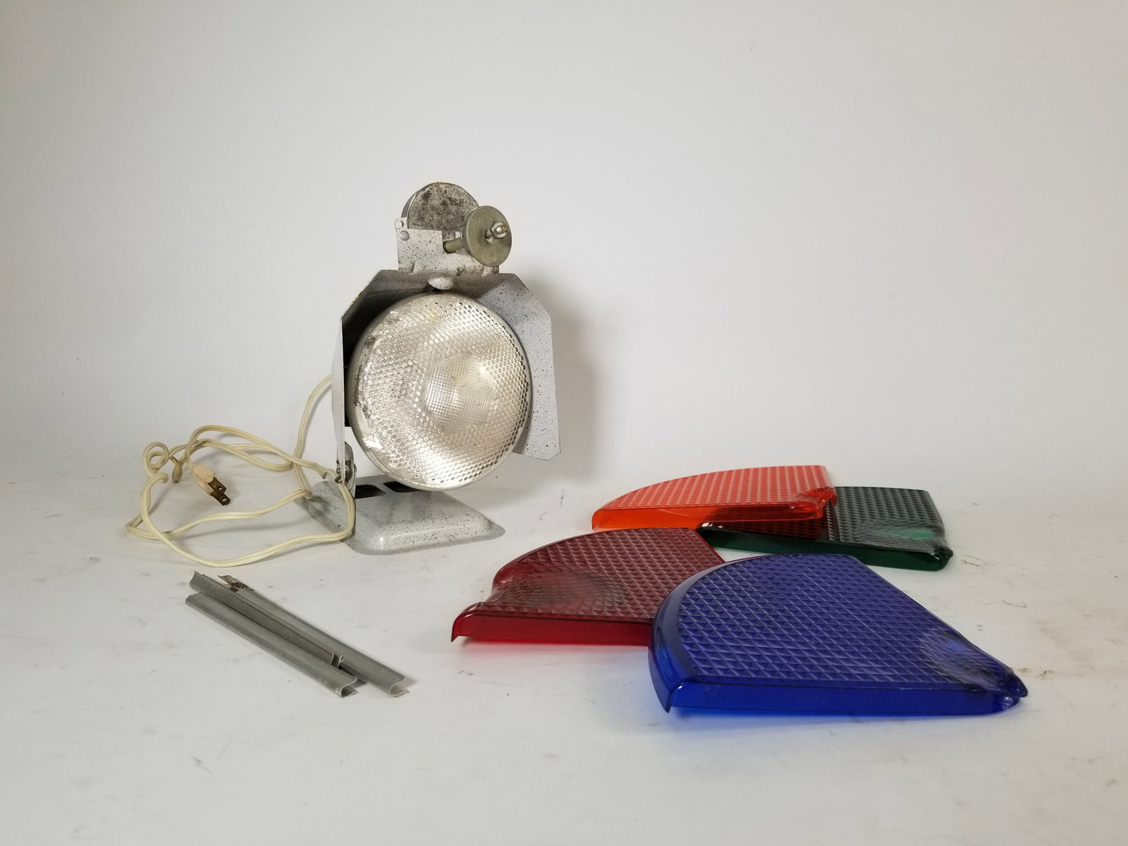 Vintage Penetray Motorized Christmas Tree Color Wheel: Vintage Penetray Motorized Christmas Tree Color Wheel - slightly warped reflectors Size 7" x 12" x 12" Literature Brooks Auction – Online Auction Terms & Conditions Contact: (856) 694-2960 | in