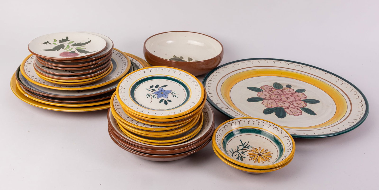 Large Assortment of Vintage Stangl Pottery Ceramic Plates (1 of 6)