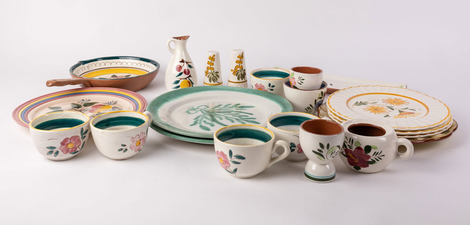Large Assortment of Vintage Stangl Pottery Ceramic Pieces: Large Assortment of Vintage Stangl Pottery Ceramic Pieces Size 7" x 12" x 12" Literature Brooks Auction – Online Auction Terms & Conditions Contact: (856) 694-2960 | info@brooks.auction READ