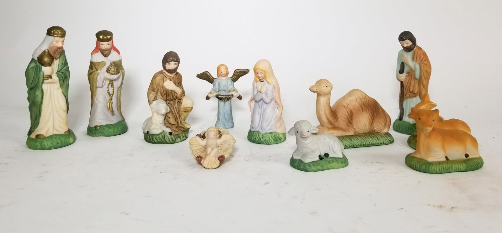Set of Ceramic Nativity Pieces (1 of 5)