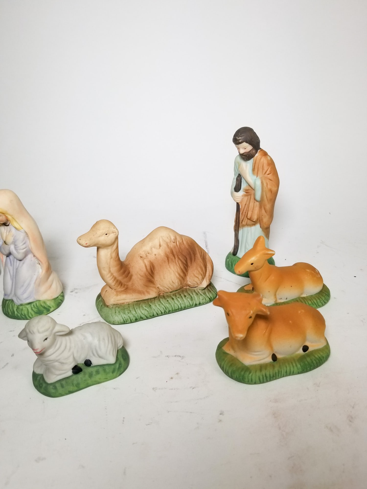 Set of Ceramic Nativity Pieces - 5