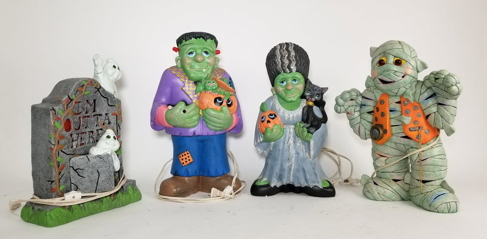 Four Pieces of Light-Up Ceramic Halloween Decor: Four (4) Pieces of Light-Up Ceramic Halloween Decor - all work except mummy Size 18" H Literature Brooks Auction – Online Auction Terms & Conditions Contact: (856) 694-2960 |