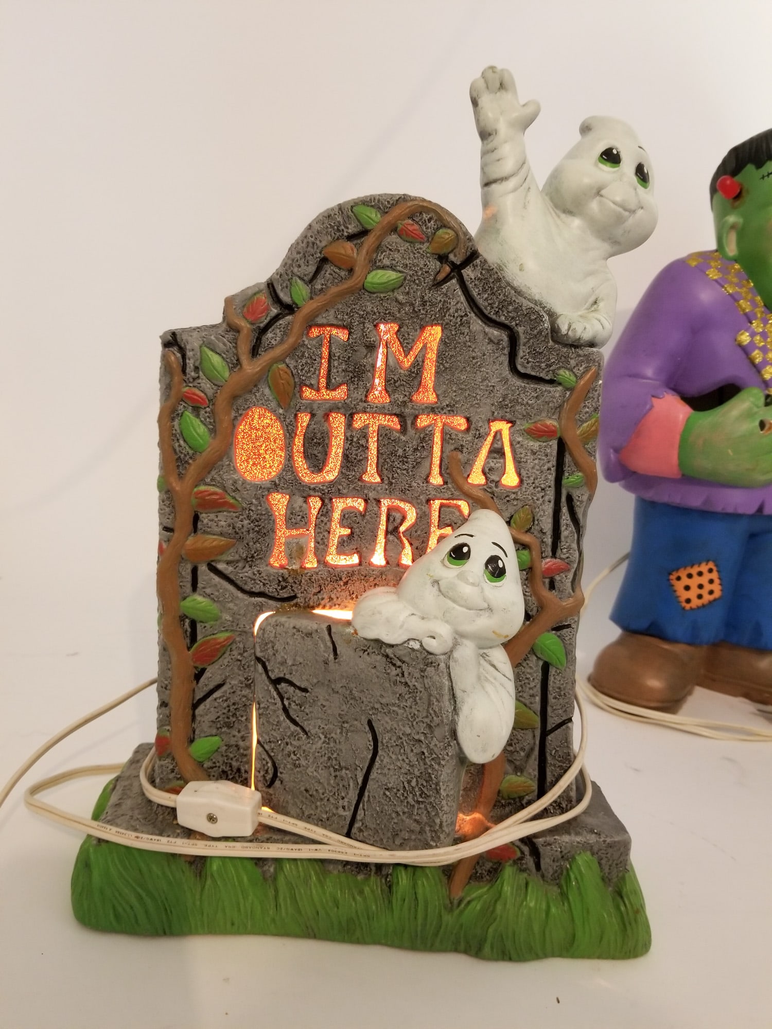 Four Pieces of Light-Up Ceramic Halloween Decor - 7