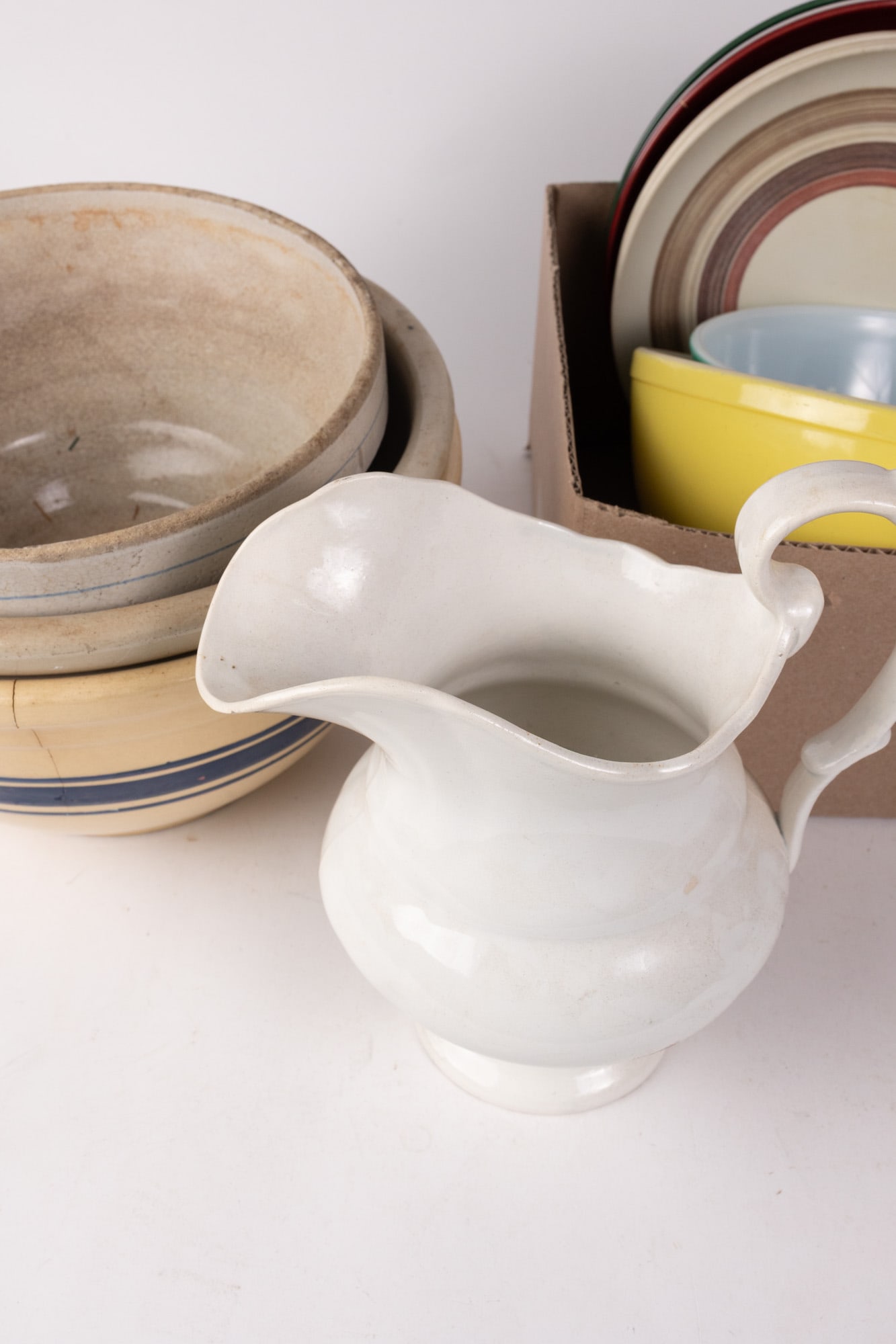 Assortment of Kitchenware ft. Pyrex - 3