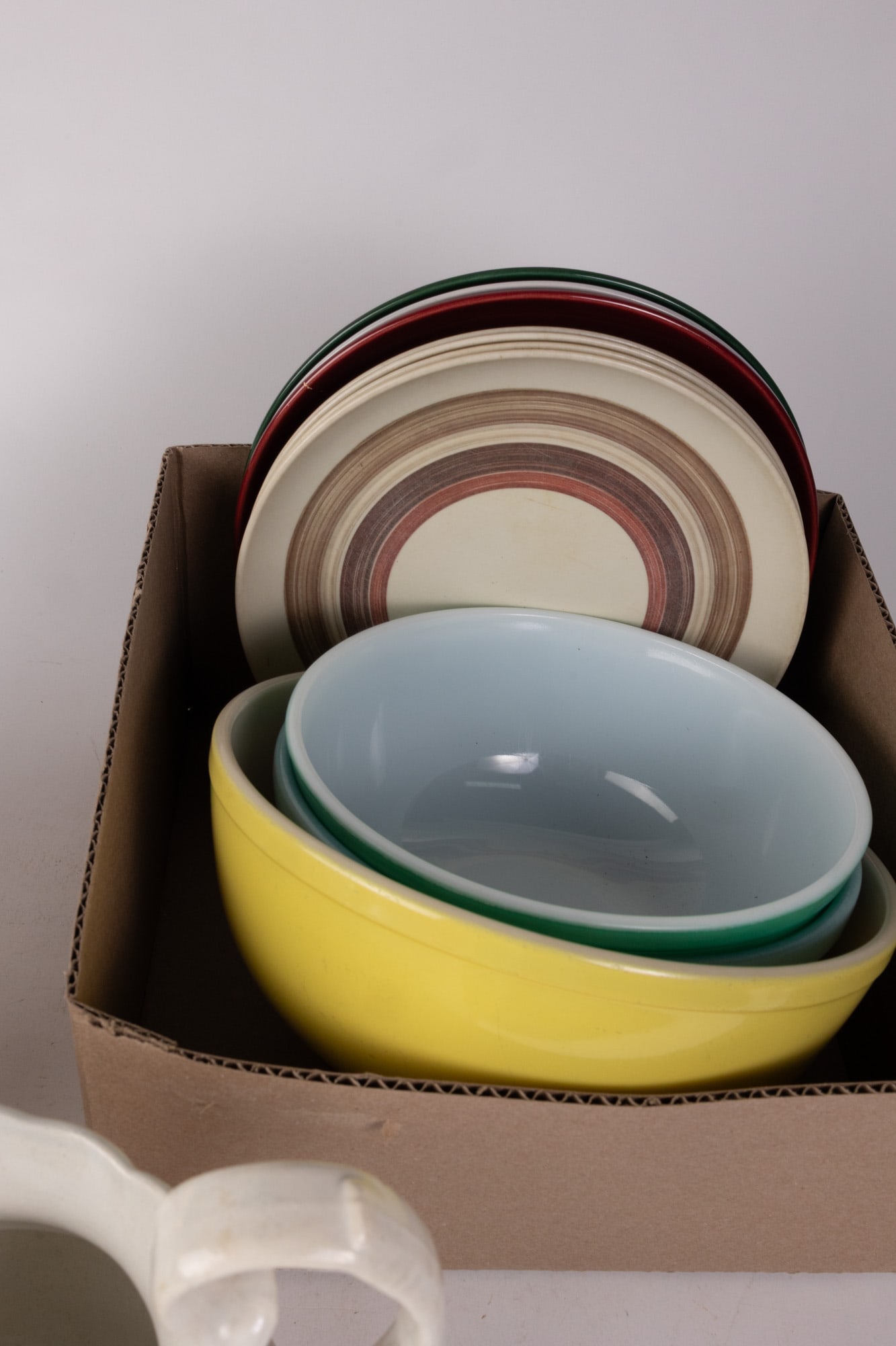 Assortment of Kitchenware ft. Pyrex - 4