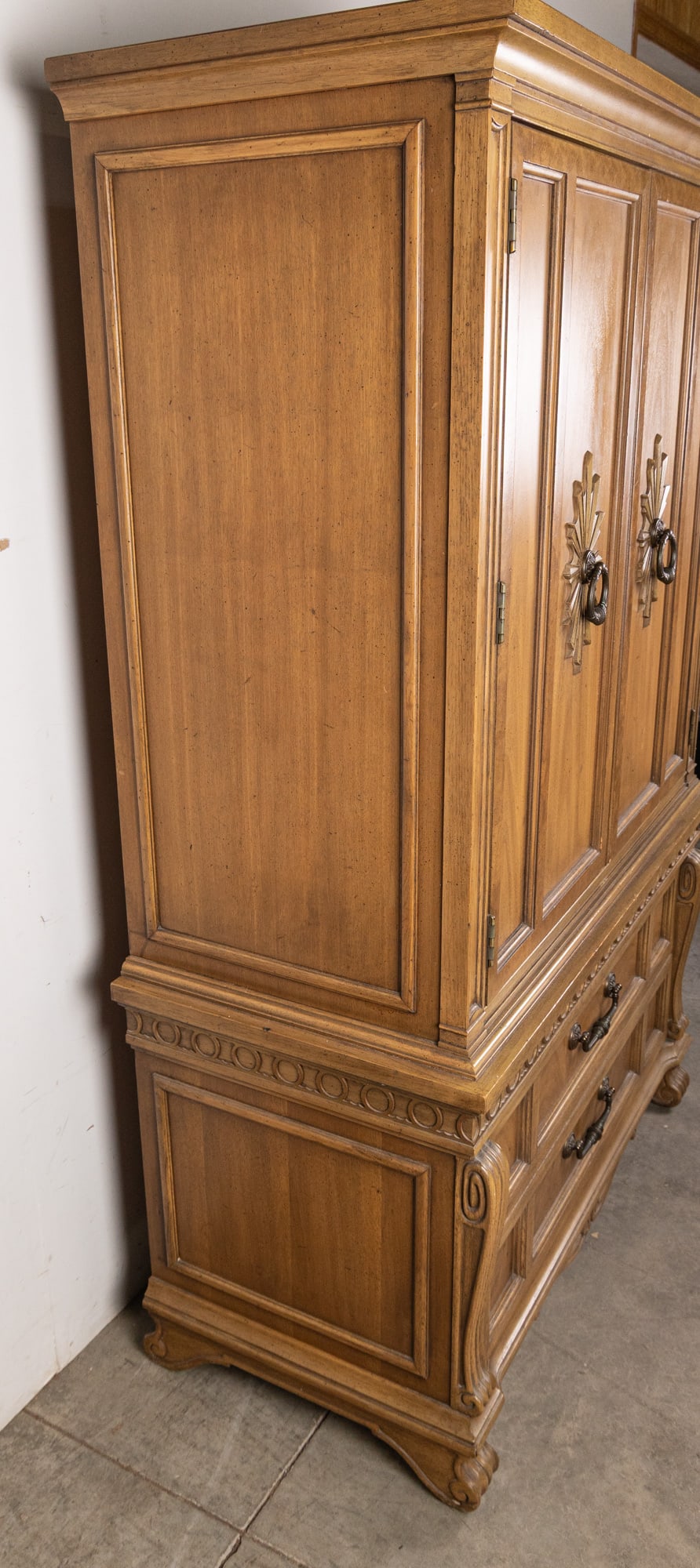 Vintage Thomasville 2-Door Armoire - 4