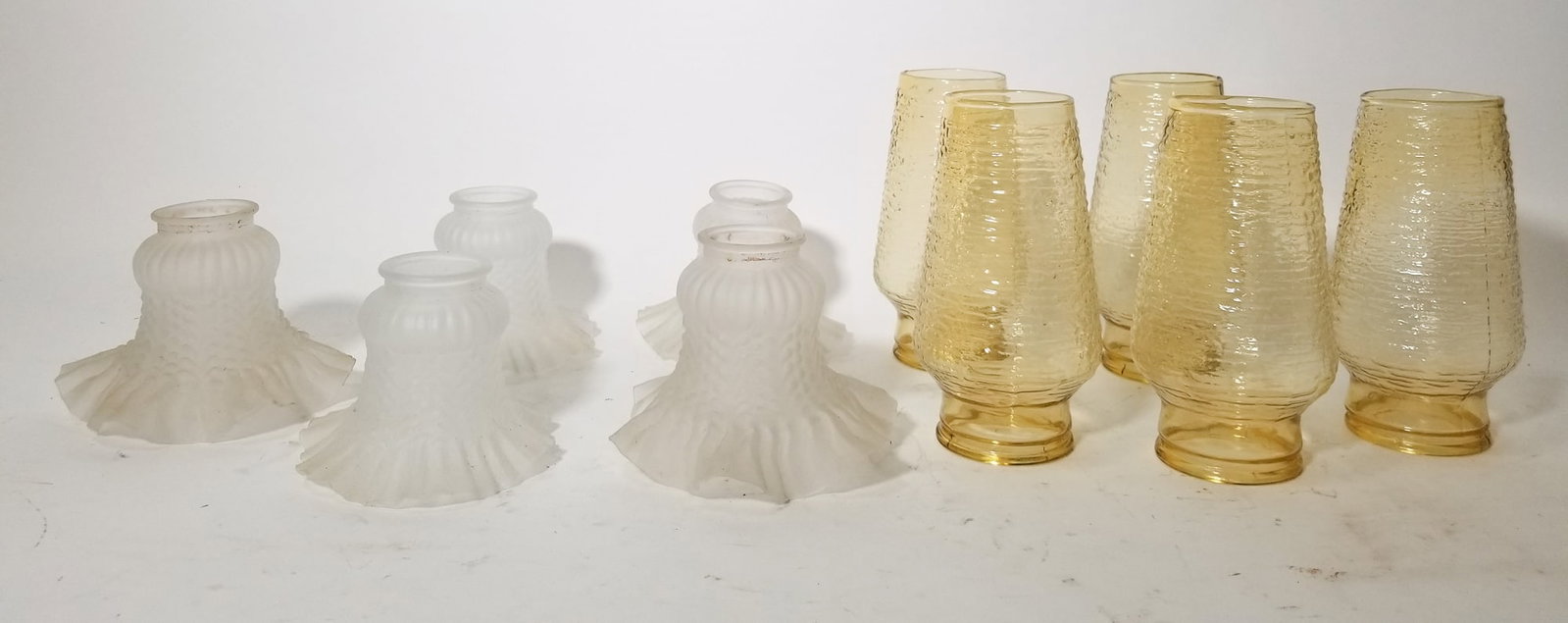 Assortment of Vintage Glass Shades ft. Anchor Hocking: Assortment of Vintage Glass Shades ft. Anchor Hocking Size 7" x 12" x 12" Literature Brooks Auction – Online Auction Terms & Conditions Contact: (856) 694-2960 | info@brooks.auction READ BEFORE