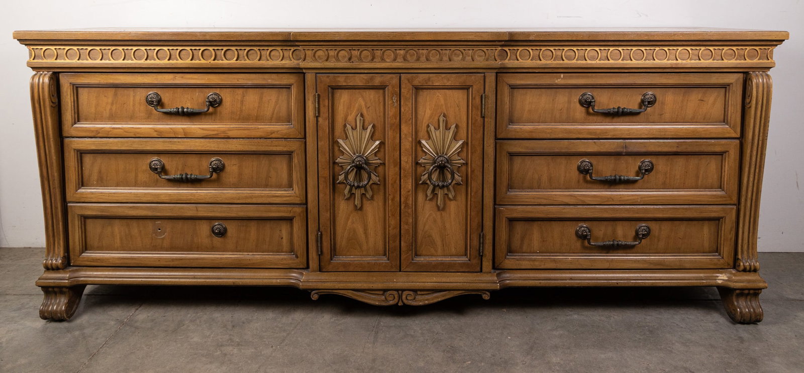 Vintage Thomasville Low Chest (1 of 3)
