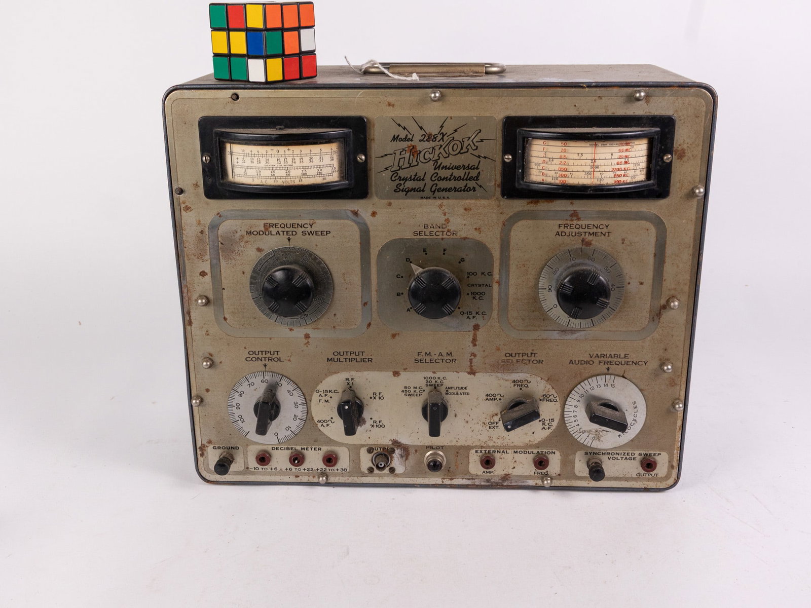 Hickok Model 288X Universal Crystal Controlled Signal Generator - 3
